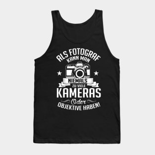 Als Fotograf kann man niemals zu viele Kameras haben (white) Tank Top